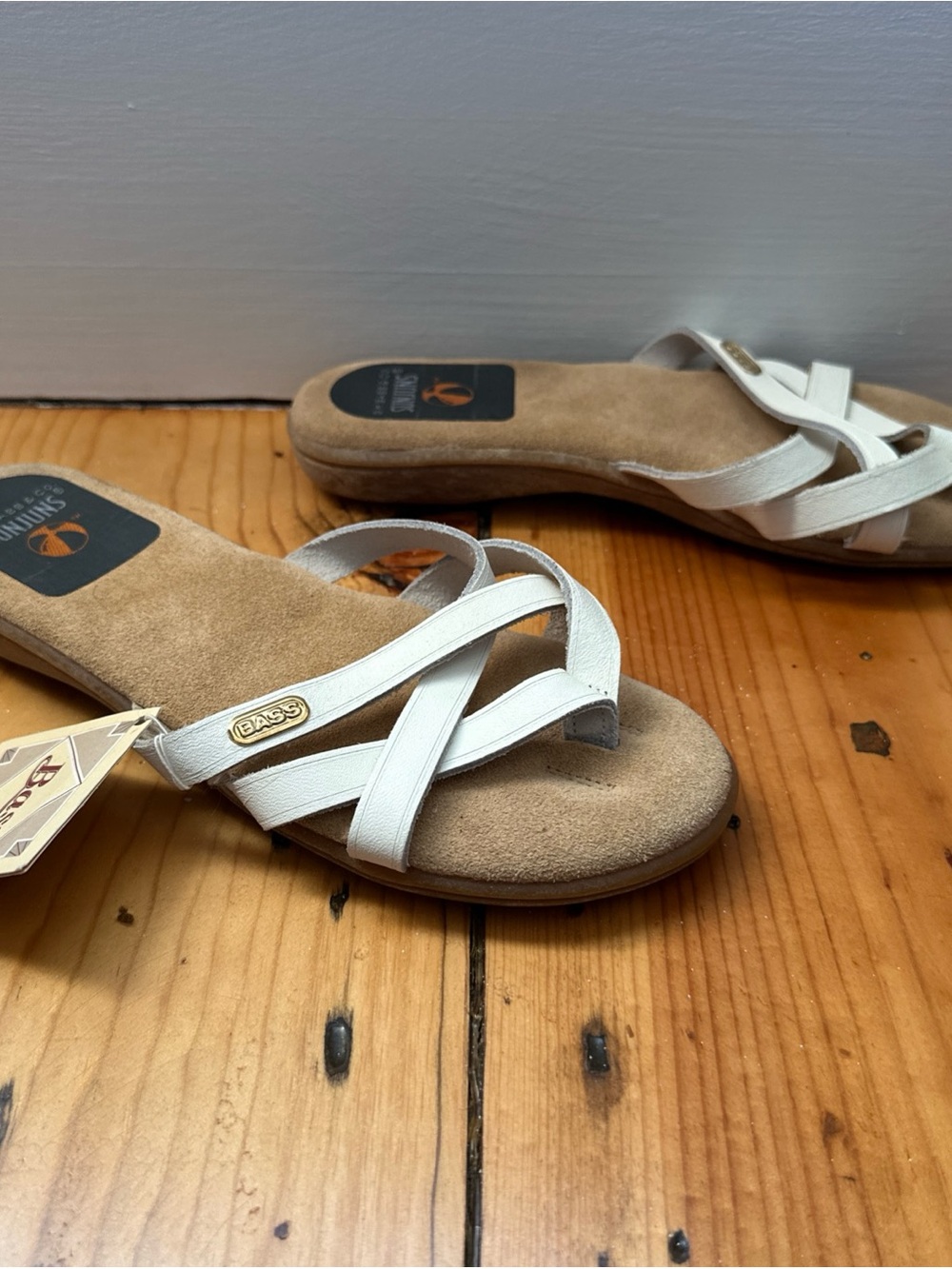 GH Bass Size 7 SunJuns Sharon Strappy Leather Sandals Flip Flops White Cushioned